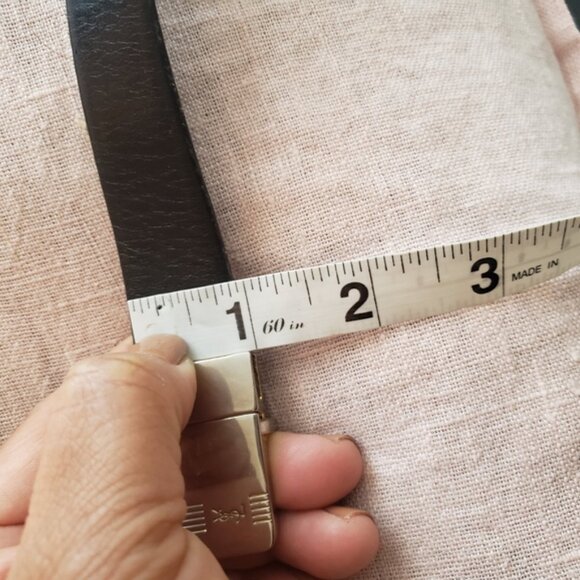 YSL Bla k Leather Belt with Gold Bu kle - Picture 7 of 8